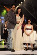 Dia Mirza, Rocky S walk the ramp for Rocky S at Kids Fashion Week day 1 on 17th Jan 2012 (71).JPG